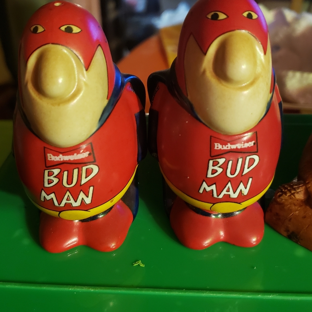 Salt pepper shakers old